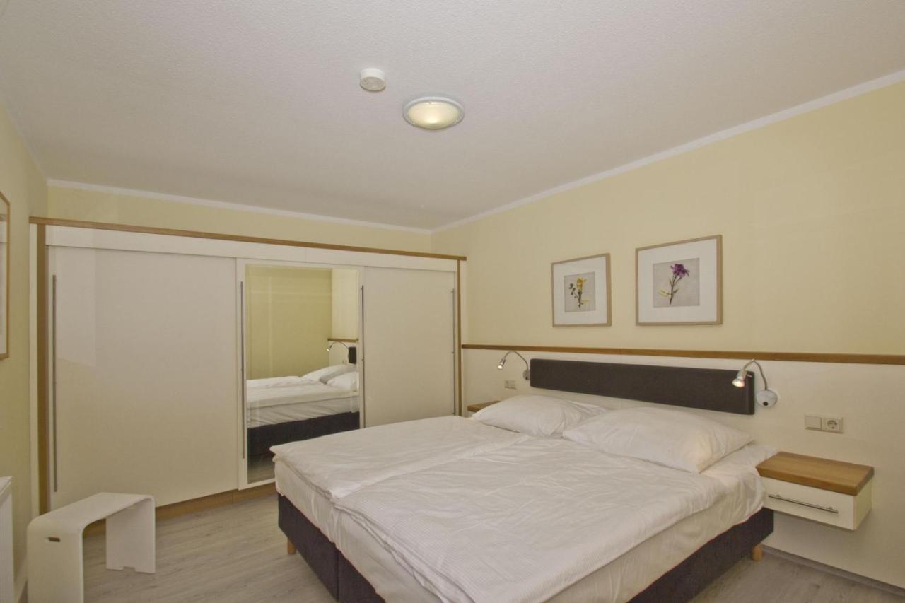 Fewo Mit Terrasse, Gratis Nutzung Vom Ahoi Erlebnisbad Und Sauna In Sellin - Haus Blick Zur See Fewo 13 Goehren  Extérieur photo