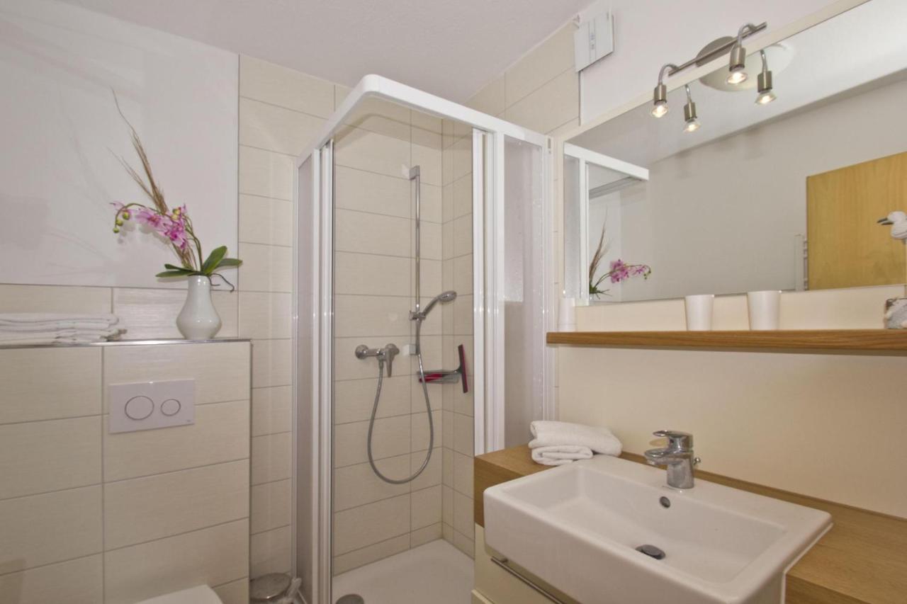 Fewo Mit Terrasse, Gratis Nutzung Vom Ahoi Erlebnisbad Und Sauna In Sellin - Haus Blick Zur See Fewo 13 Goehren  Extérieur photo